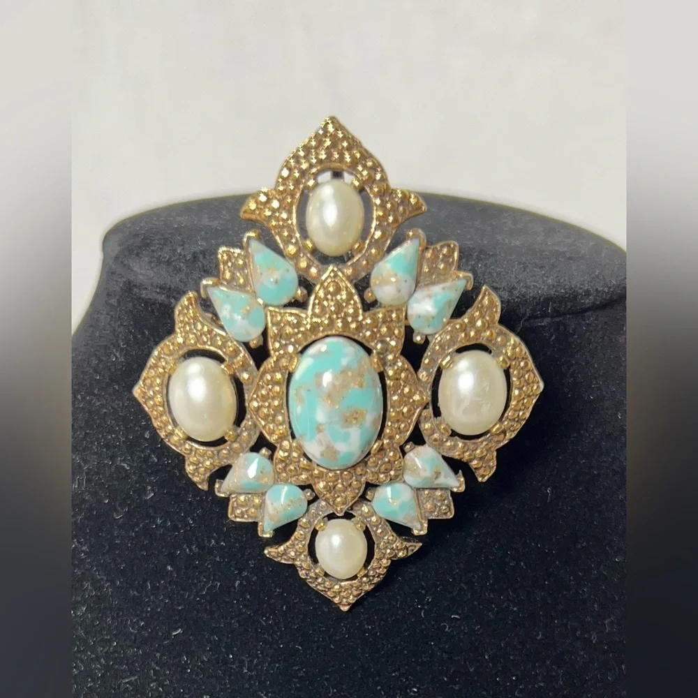 Vintage Sarah Coventry Remembrance Goldtone Faux Turquoise and Pearl Brooch